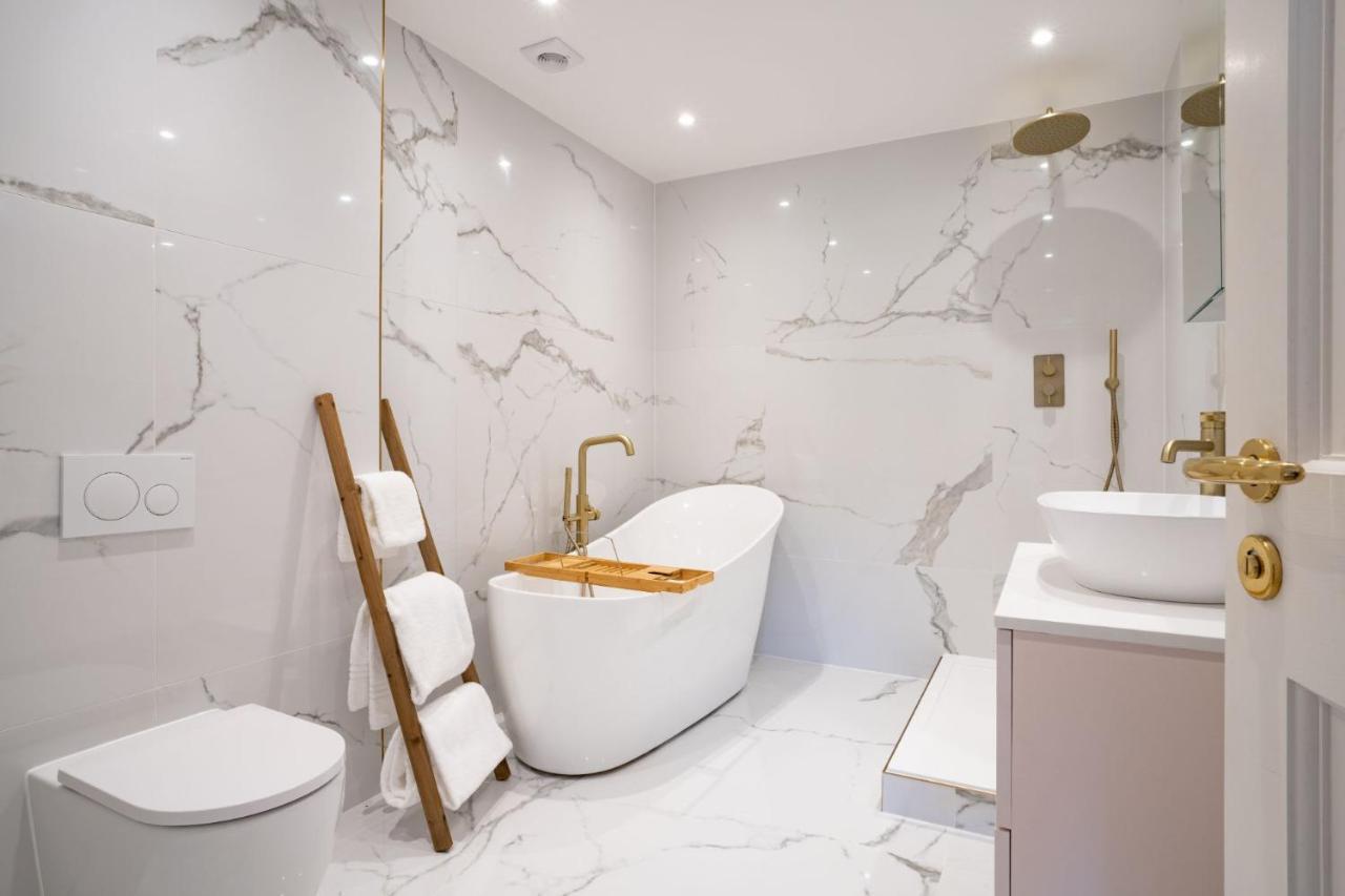 Brand New - Contemporary - 2 Bedroom - 2 Bathroom - Spacious Apartment - Lake Views Ambleside Kültér fotó